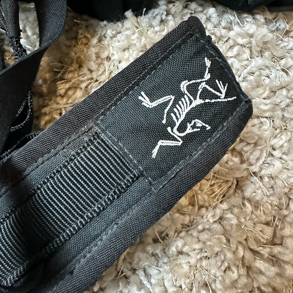 Arcteryx Climbing Harness Black Purple Made in Canada Mens Womens Size Medium - Picture 2 of 5